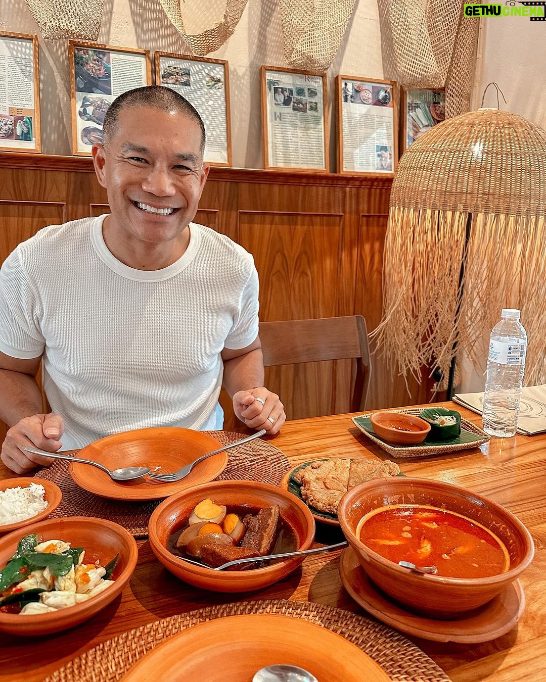 Khemanit Jamikorn Instagram - ร้านนี้คุณแม่แพมแนะนำ อยากให้ลูกๆมากัน อร่อยทุกอย่างจริงๆ อยากจะสั่งทุกเมนูเลยค่ะ 👩🏻🦰✌🏻🩷 แถมด้วยบรรยากาศดีดี และ คาเฟ่น่ารักมากค่า !!! . . . @saksoonthorn_rise @prikyuak1991 💚💛🧡❤️🩷🩵💙💜🤍 พริกหยวก Prik-Yuak