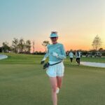 Khemanit Jamikorn Instagram - Energy flows where focus goes. 🏌🏻‍♀️⛳️🌞 ถ้ากระโปรงปลิวแปลว่าตีถูก☺️😂✌🏻🩵 . . . #panpangolffamily #nonstopgolfgang #panpancakelovegolf 🩵🌞👍🏻✌🏻⛳️🏌🏻‍♀️ @robinswoodgolfclub Robinswood Golf Club