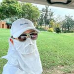 Khemanit Jamikorn Instagram - สิ่งที่คิด กับ สิ่งที่เป็น มักจะสวนทางกัน😅 เห็นหญ้าเขียวๆใจก็ไปไกล แต่วงไม่ไป555555 อะลุกกุ๊กกั๊กมาก🏌🏻‍♀️🤣🥵 ถึงกับต้องตั้งสติตั้งหลักหายใจลึกๆกันหลายครั้ง 🫠 #นี่แหละความสนุก เพราะไม่เคยเหมือนเดิม เราก็เลยตีไปถ่ายรูปไปเพลินๆดีกว่า😉🏌🏻‍♀️🌸 … แต่ที่ดีที่สุดคือได้มากันทั้งครอบครัวค่ะ ✌🏻✨ #สู้ต่อไปพวกเรา 💪🏻✊🏻😍 . . . ขอบคุณที่แดดไม่ร้อนมาก และ มีลมมาให้เราได้ชื่นใจตลอด🌤️🌞🌥️🌈 ขอบคุณพี่แคดดี้ด้วยค่า 🙏🏻😉 #nonstopgolfgang #panpancakelovegolf #panpangolffamily 🍀🌲🏌🏻‍♀️✌🏻😉🩵 #adidasgolfthailand