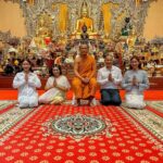 Khemanit Jamikorn Instagram - รับพรจากพระอาจารย์ค่ะ🙏🏻 . . . วันเกิดแม่ปีนี้ ขอแค่ให้ลูกๆมาสวดมนต์รับพลังบุญด้วยกันก็พอแล้ว😄🤍🙏🏻 @mommy.pam.pam.pam @saksoonthorn_rise @patchapatchaa @ingomojo 🤍 #pamhappyandhealthy 🌞 วัดเทพสรธรรมมาราม วัดหลวงปู่สรวง จังหวัดปทุมธานี
