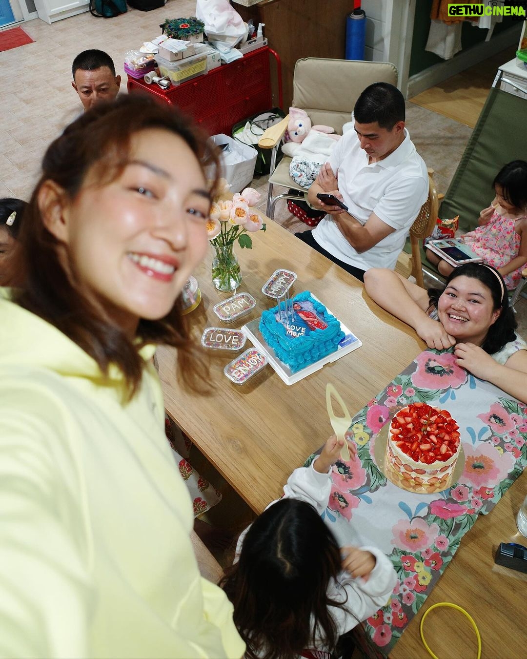 Khemanit Jamikorn Instagram - #pamhappyandhealthy ๐โค๏ธ . . . #panpanfamily ๐๐๐งกโค๏ธ๐ฉท๐ฉต๐๐๐ค
