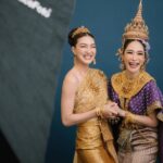 Khemanit Jamikorn Instagram – #แพนแพนผ้าไทย กับ @finaleweddingstudio_co.ltd และ พี่ๆที่รัก ดีใจที่ได้มีโอกาสเป็นส่วนหนึ่งของโชว์ค่ะ💚💛🧡❤️🩷🩵💙💜🤍💖
.
.
.
#panpanworkmode 👱🏼♀️☺️✌🏻