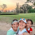 Khemanit Jamikorn Instagram - 𝑮𝒐𝒍𝒇 𝒕𝒊𝒎𝒆 = 𝑭𝒂𝒎𝒊𝒍𝒚 𝒕𝒊𝒎𝒆 ⛳️🏌🏻‍♀️🌤️ 💕 . . . #panpangolffamily #nonstopgolfgang 😉🩷⛳️😙✌🏻🧡 #panpancakeluvgolf