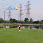 Khemanit Jamikorn Instagram - 🏌🏻‍♀️⛳️” ไม่เคยเหมือนกันเลยซักวัน “ ใจนั้นก็ตื่นเต้นเห็นสนามยาวๆอยากตีไปให้ไกล😮‍💨 พอเห็นน้ำ ก็ใจสั่นตกน้ำแน่ .. ก็ตกจริงๆ55555 💦 การตีกอล์ฟคือนอกจากฝีมือ ก็ #เรื่องของใจนี่แหละค่ะ 😂👍🏻🩷🌤️ . . . โปรพ่อหนุ่ยประกบทุกคน ตีไปสอนไป เสียงพ่อทำให้มั่นใจขึ้นมากเลยค่ะ 😉👍🏻⛳️🩷 ขอบคุณนะคะ เลิฟยูวแดดดี้ 🙏🏻😙 #panpangolffamily #nonstopgolfgang ⛳️ #panpanfamily
