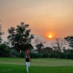 Khemanit Jamikorn Instagram - 🏌🏻‍♀️⛳️” ไม่เคยเหมือนกันเลยซักวัน “ ใจนั้นก็ตื่นเต้นเห็นสนามยาวๆอยากตีไปให้ไกล😮‍💨 พอเห็นน้ำ ก็ใจสั่นตกน้ำแน่ .. ก็ตกจริงๆ55555 💦 การตีกอล์ฟคือนอกจากฝีมือ ก็ #เรื่องของใจนี่แหละค่ะ 😂👍🏻🩷🌤️ . . . โปรพ่อหนุ่ยประกบทุกคน ตีไปสอนไป เสียงพ่อทำให้มั่นใจขึ้นมากเลยค่ะ 😉👍🏻⛳️🩷 ขอบคุณนะคะ เลิฟยูวแดดดี้ 🙏🏻😙 #panpangolffamily #nonstopgolfgang ⛳️ #panpanfamily