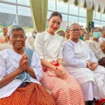 Khemanit Jamikorn Instagram - กราบมุฑิตาจิต เนื่องในวันคล้ายวันเกิด ท่านเจ้าคุณ พระวัชรญาณมุนี วิ. (พระอาจารย์เทียนชัย ชยทีโป)ค่ะ 🙏🏻🙏🏻🙏🏻 . . . @saksoonthorn_rise 🕊 วัดเทพสรธรรมมาราม วัดหลวงปู่สรวง จังหวัดปทุมธานี