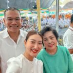 Khemanit Jamikorn Instagram - กราบมุฑิตาจิต เนื่องในวันคล้ายวันเกิด ท่านเจ้าคุณ พระวัชรญาณมุนี วิ. (พระอาจารย์เทียนชัย ชยทีโป)ค่ะ 🙏🏻🙏🏻🙏🏻 . . . @saksoonthorn_rise 🕊 วัดเทพสรธรรมมาราม วัดหลวงปู่สรวง จังหวัดปทุมธานี
