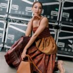 Khemanit Jamikorn Instagram - Make everyday beautiful💛🧡🤎 . . . #panpanworkmode #panpanhappyday #panpaninworkpoint @longchampth @benela_fashionmaker @kindjewelry.official @kokodanger @powerthanat 🤍🧡🤎👍🏻🌞