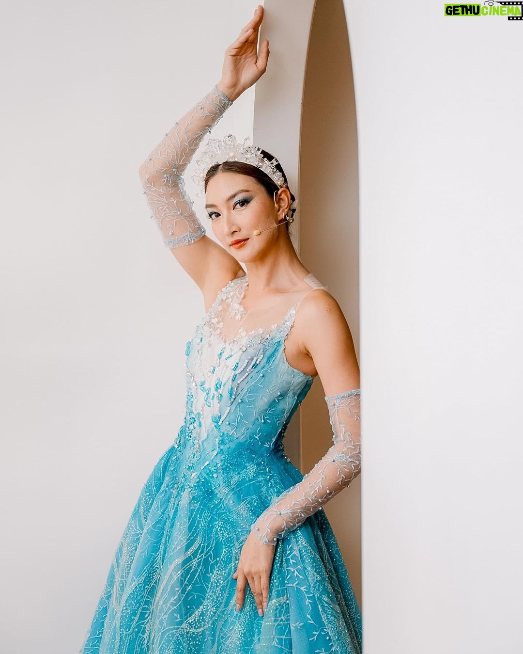 Khemanit Jamikorn Instagram - เจอกันที่ปราการเวลานะคะ 🪼🩵✨🧜🏻♀️ #ปราการเวลาthetheatre 🩵 . . . #แพนแพนเรื่องราวดีดี ป้อมพระจุลจอมเกล้า