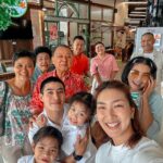 Khemanit Jamikorn Instagram - 𝐇𝐚𝐩𝐩𝐲 𝐁𝐢𝐫𝐭𝐡𝐝𝐚𝐲คุณปู่ค่ะ🎂✌🏻🩷 ปู่แข็งแรง สดใสเสมอเลยค่ะ🩵😍👴🏼🌞 . . . #panpanfamilly @nateethep @mommy.pam.pam.pam @saksoonthorn_rise @putteros @ingomojo @patchapatchaa 💚💛🧡❤️🩷🩵💙💜🤍