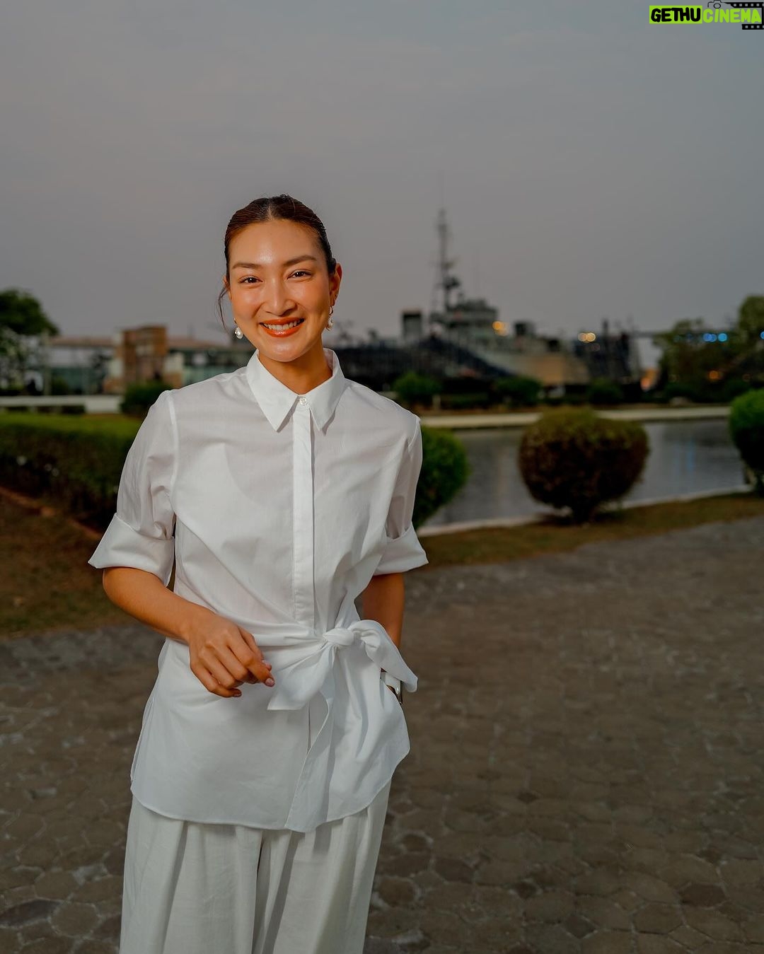 Khemanit Jamikorn Instagram - ได้มาสถานที่จริง พื้นที่แห่งประวัติศาสตร์ ยิ่งใหญ่ตระการตา เตรียมการแสดง #ปราการเวลาthetheatre ค่ะ เจอกัน 14-17 มีค. นี้นะคะ✌🏻🩵🌝🙏🏻 . . . #panpanworkmode 👍🏻🩷 ป้อมพระจุลจอมเกล้า