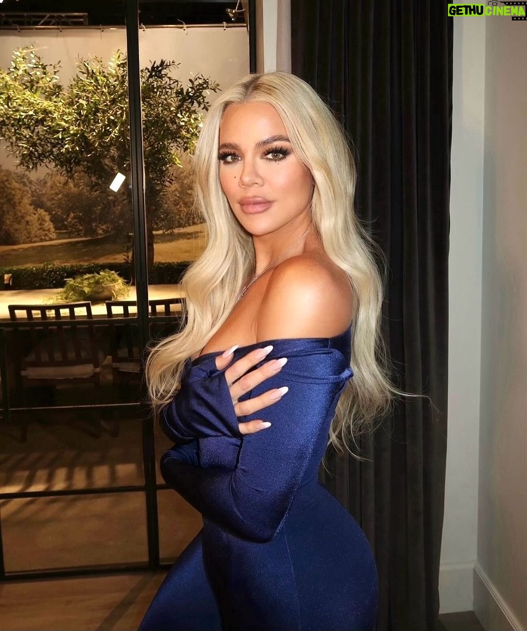 Khloé Kardashian Instagram - Throwback! I forgot how white my hair was 🤍🤍 it’s fun to try new styles and colors 🤍🤍