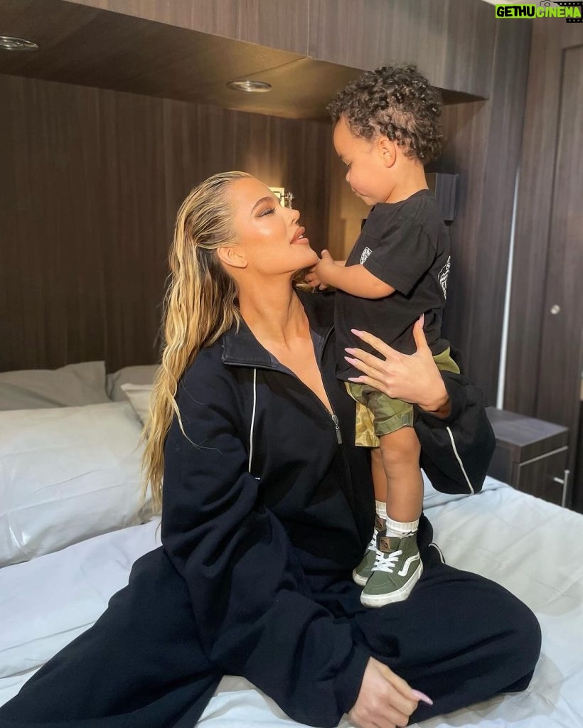 Khloé Kardashian Instagram - Me and my baby