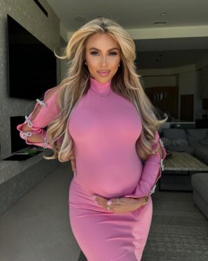 Khloë Terae Instagram - Maternity but make it FASHION 🎀 @fashionnova #NovaBabe