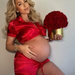 Khloë Terae Instagram - POV you’ve been growing your valentine for 9 months and it’s almost time for her to make her appearance ❣️🥰💌 @fashionnova Los Angeles, California