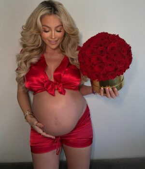 Khloë Terae Instagram - POV you’ve been growing your valentine for 9 months and it’s almost time for her to make her appearance ❣️🥰💌 @fashionnova