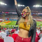 Khloë Terae Instagram - Super Bowl SPAM 🏈❣️✨ Sadly missing my first Super Bowl in ten years this year but can’t wait to watch the game and eat all the foodsssss 🍕🍗🥩🍔🌭 Las Vegas, Nevada