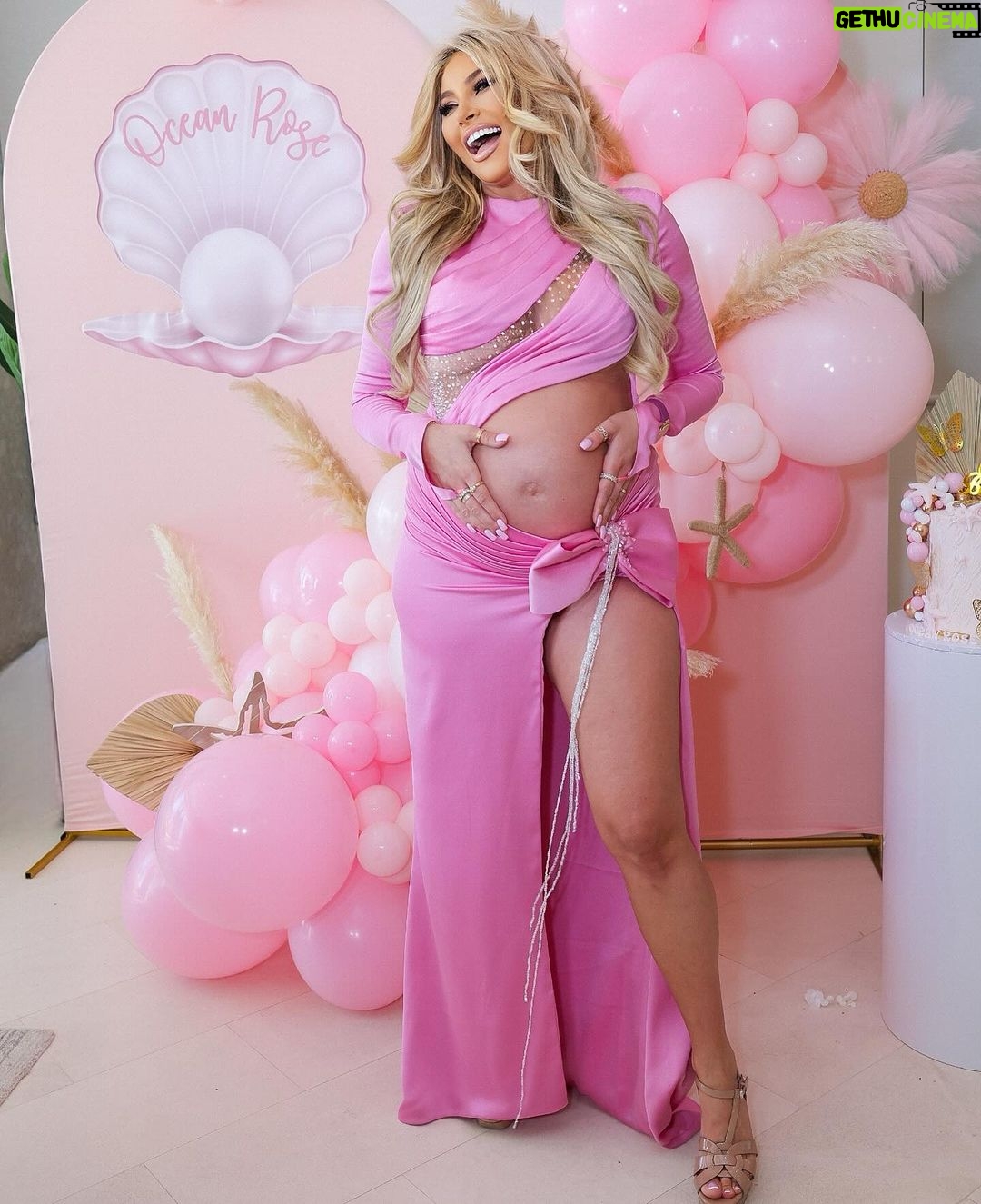 Khloë Terae Instagram - all the beautiful details of the baby shower of my dreams 🎀 Hermosa Beach, California