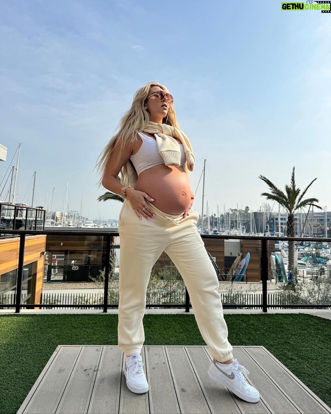 Khloë Terae Instagram - I’ll miss my bump more than anything but I’m so excited to meet you! @fashionnova best believe I’ll be living in cozy tracksuits from here on out! 🫶🏼 #35weeks Marina del Rey, California