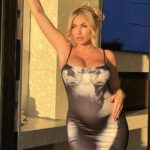 Khloë Terae Instagram - Funny how I really thought I had a bump here 😅😂 @fashionnova wearing prestigious body maxi dress in black size M 🖤🩶 Hermosaa Beachh.<3