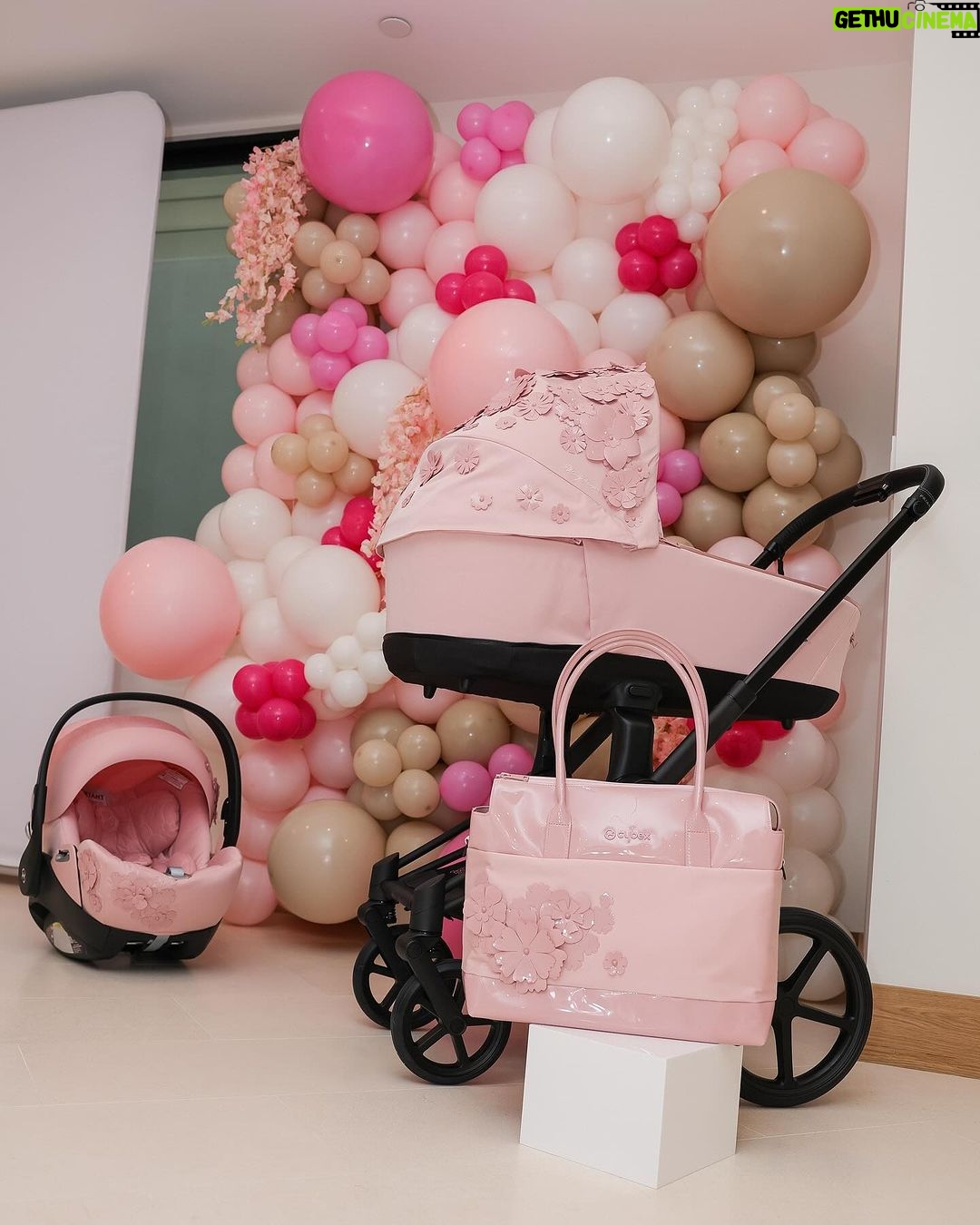 Khloë Terae Instagram - 🥹💕 special thanks to the bestie @bre_tiesi for getting ocean & I the stroller of our dreams @cybex_global @cybex_usa 🎀 Hermosaa Beachh.<3