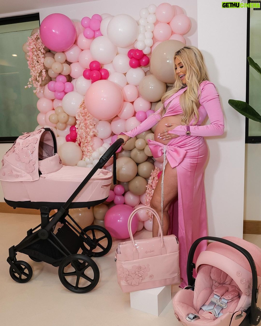 Khloë Terae Instagram - 🥹💕 special thanks to the bestie @bre_tiesi for getting ocean & I the stroller of our dreams @cybex_global @cybex_usa 🎀 Hermosaa Beachh.<3