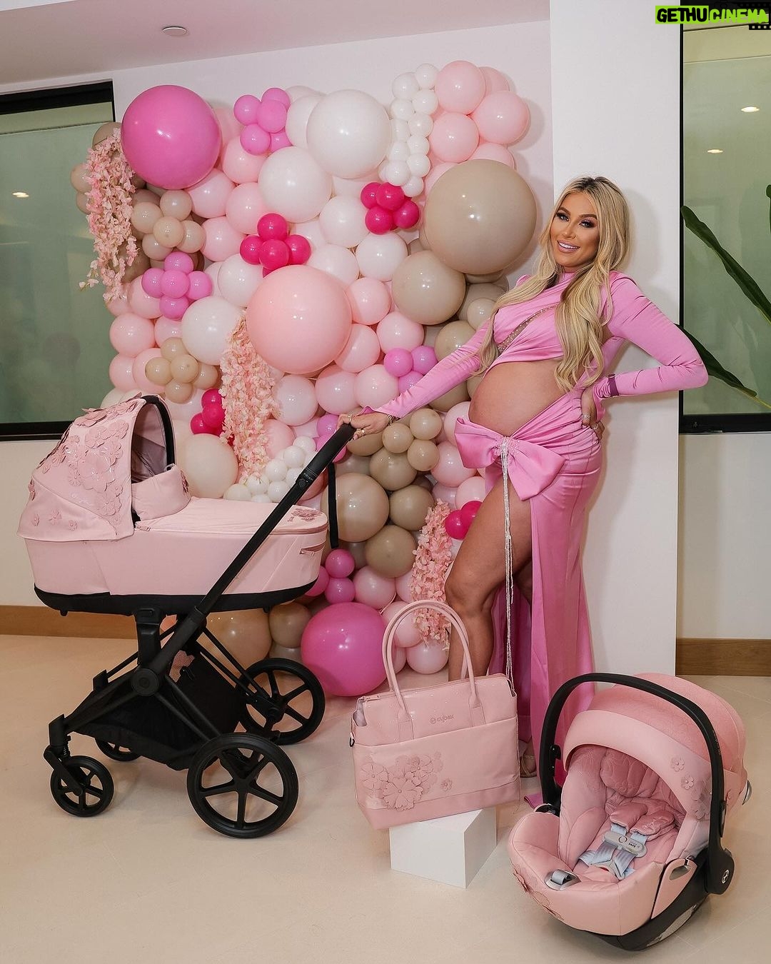 Khloë Terae Instagram - 🥹💕 special thanks to the bestie @bre_tiesi for getting ocean & I the stroller of our dreams @cybex_global @cybex_usa 🎀 Hermosaa Beachh.<3