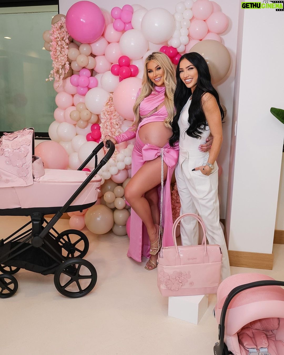 Khloë Terae Instagram - 🥹💕 special thanks to the bestie @bre_tiesi for getting ocean & I the stroller of our dreams @cybex_global @cybex_usa 🎀 Hermosaa Beachh.<3