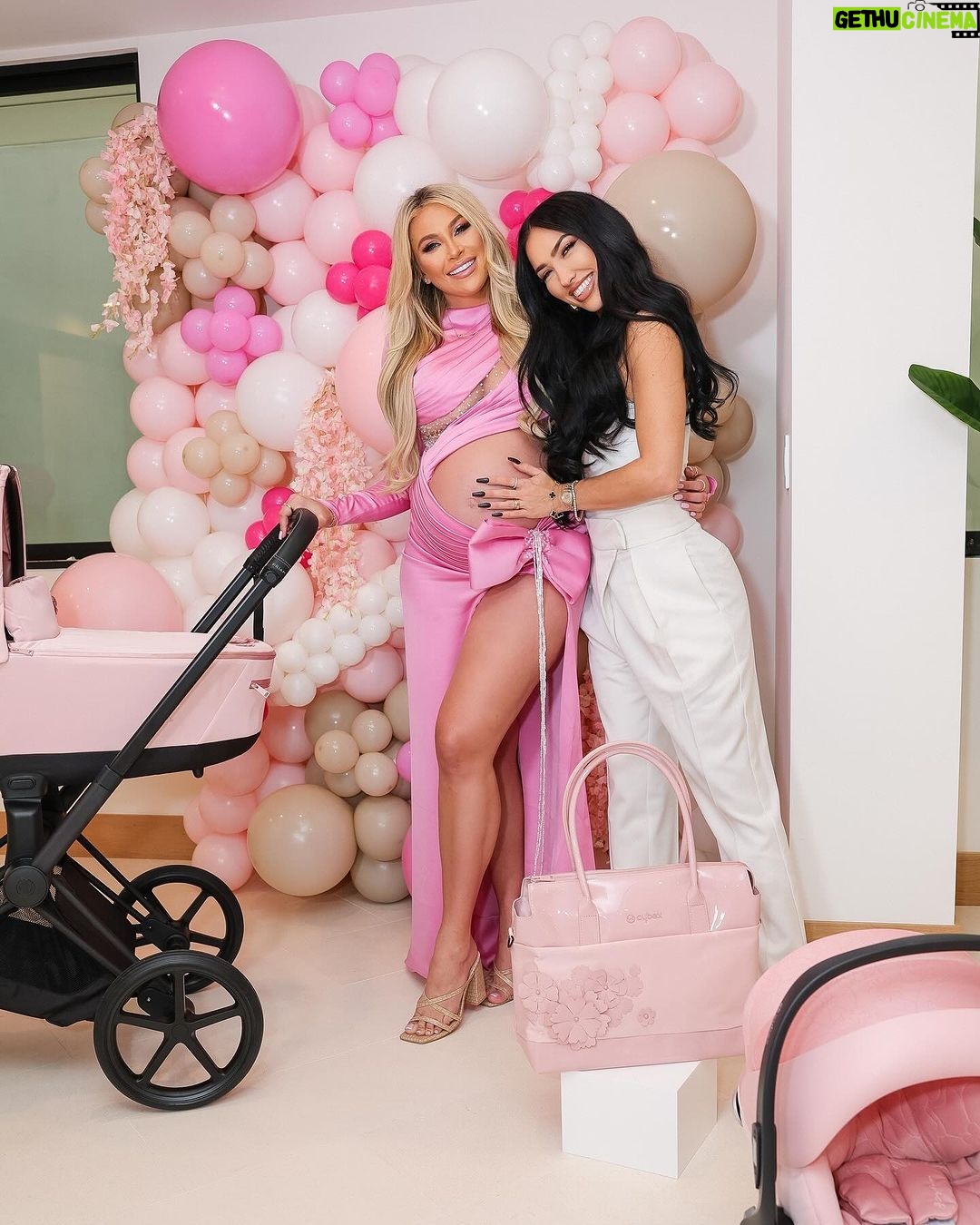 Khloë Terae Instagram - 🥹💕 special thanks to the bestie @bre_tiesi for getting ocean & I the stroller of our dreams @cybex_global @cybex_usa 🎀 Hermosaa Beachh.<3