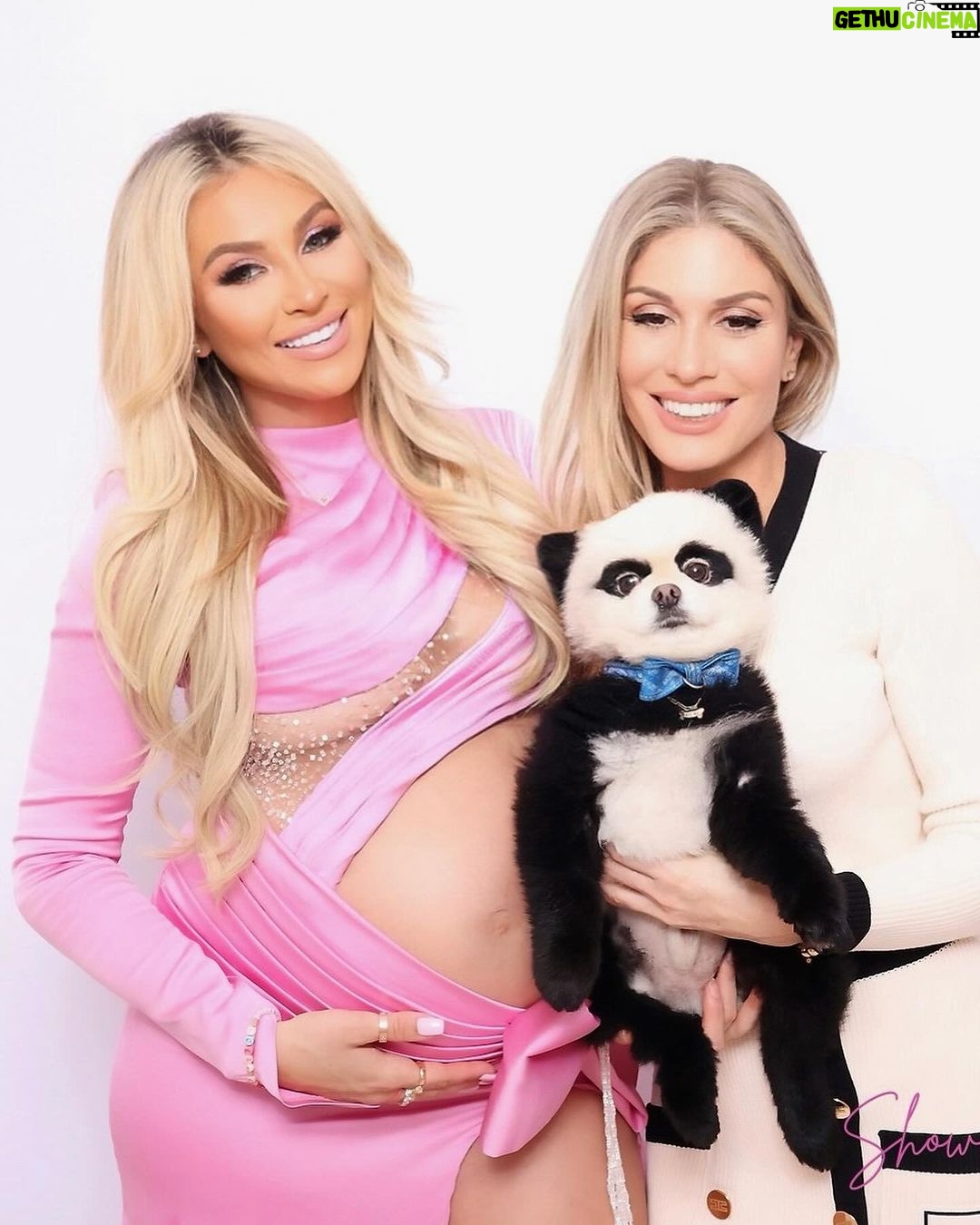 Khloë Terae Instagram - Baby Ocean Rose on board 👶💕👶 @khloe x @hofitgolanofficial Celebrating @khloe baby shower in beautiful #hermosa beach with the ultimate girl squad There together every step of the way through this magical journey. #losangeles #valifornia Special Thanks to Event Coordinator @pritynpinkproductions @Amaranthine.la Floral Arrangements @arakssa Florist @lafleurclose Meat Guy @themeatguyLA Cake @crumbles_patisserie Cookies and Strawberries @chocolatedelightsbyrima Photobooth @gray.photobooth Hermosa Beach, California