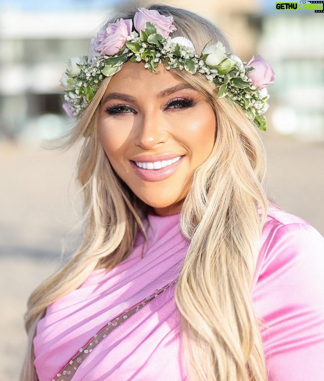 Actress Khloë Terae HD Instagram Photos and Wallpapers February 2024