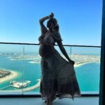 Khloë Terae Instagram - Dancing to the beat of our own hearts 🫶🏼✨ Dubai, United Arab Emirates