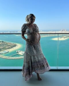 Khloë Terae Instagram - Dancing to the beat of our own hearts 🫶🏼✨ Dubai, United Arab Emirates