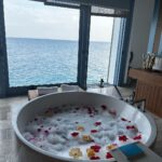 Khloë Terae Instagram - pretty insane how much your life can change in a year 🛁 🫧 ready for what’s coming while being grateful for every moment it took to get me here 🤍✨🌊 Raffles Maldives Meradhoo