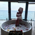 Khloë Terae Instagram - pretty insane how much your life can change in a year 🛁 🫧 ready for what’s coming while being grateful for every moment it took to get me here 🤍✨🌊 Raffles Maldives Meradhoo