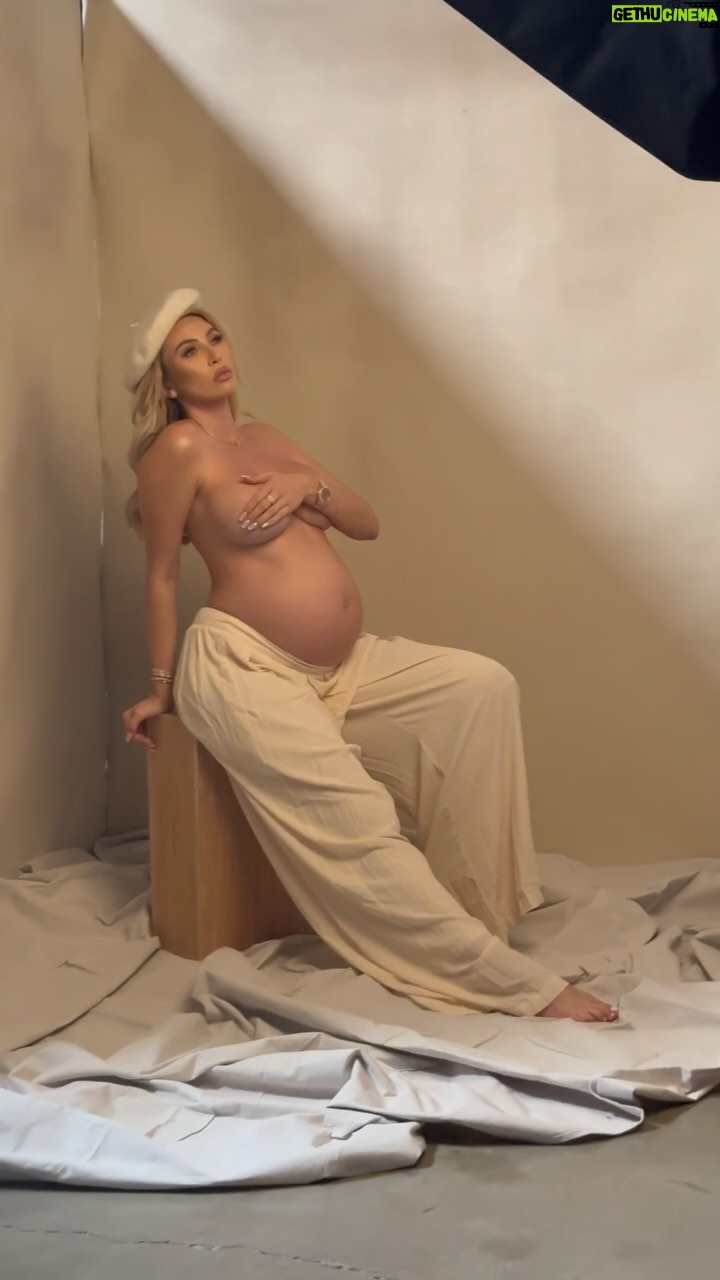 Khloë Terae Instagram - tall tan young & growing into our third trimester 🫶🏼✨🐚 Los Angeles, California