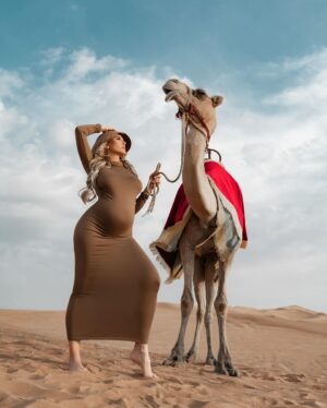 Khloë Terae Instagram - Arabian nights, like Arabian days 🐪 🏜️ 🫶🏼 @fashionnova 

“A Stroll With Me Maxi Dress - Mocha” 

You can have it too... 🤎🤎🤎
Shop @FashionNova CYBER MONDAY 50-95% Off Absolutely EVERYTHING! #AD