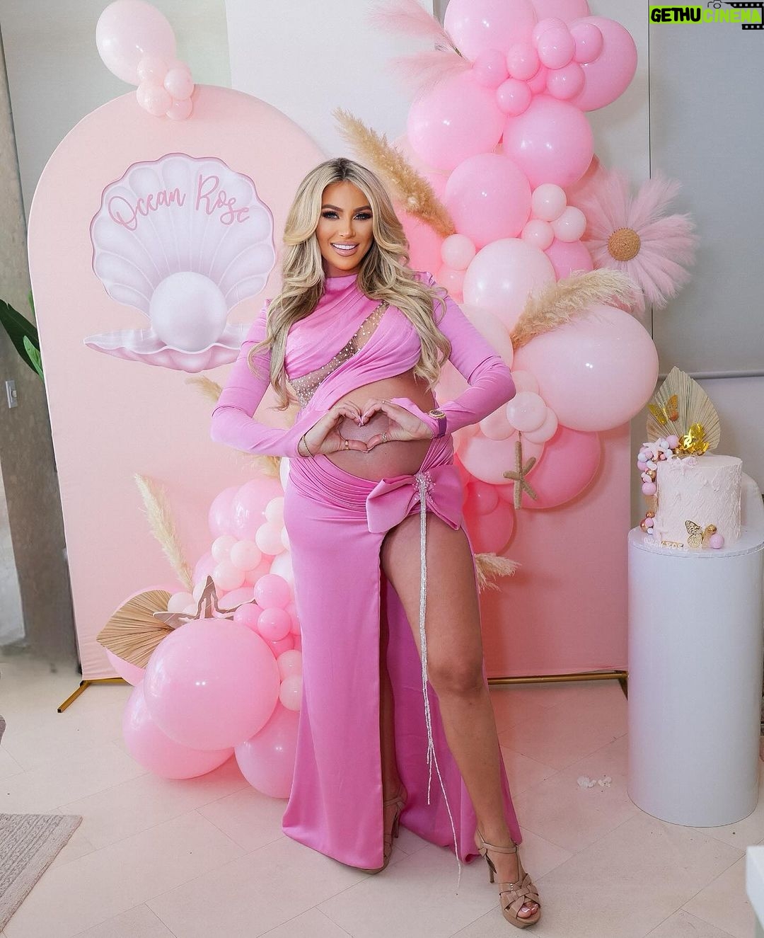 Khloë Terae Instagram - all the beautiful details of the baby shower of my dreams 🎀 Hermosa Beach, California