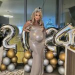 Khloë Terae Instagram - Welcome to 2024 🖤✨👸🏼 Can’t wait to meet the best thing that ever happened to me in 2024 🥹🙏🏼🤍 #30weeks #NYE #dubai Dubai, United Arab Emirates