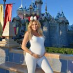 Khloë Terae Instagram - Ocean’s last trip to Disney within the womb 😂🤍🙏🏼 Had so much fun eating my way through Disneyland yesterday but as I enter my third trimester I’m gunna need a lot more rest! Seriously can’t wait to take my Disney princess here all the time 🐭💕👸🏼