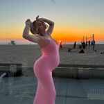 Khloë Terae Instagram - Golden hour is our favorite time of day @fashionnova 🌞 featured items in size medium: Ajay maxi dress in sand & pink too hot to handle puffer jacket in camel #sunsetlover #fashionnova #ad Hermosaa Beachh.<3