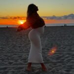 Khloë Terae Instagram - Golden hour is our favorite time of day @fashionnova 🌞 featured items in size medium: Ajay maxi dress in sand & pink too hot to handle puffer jacket in camel #sunsetlover #fashionnova #ad Hermosaa Beachh.<3