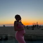 Khloë Terae Instagram - Golden hour is our favorite time of day @fashionnova 🌞 featured items in size medium: Ajay maxi dress in sand & pink too hot to handle puffer jacket in camel #sunsetlover #fashionnova #ad Hermosaa Beachh.<3