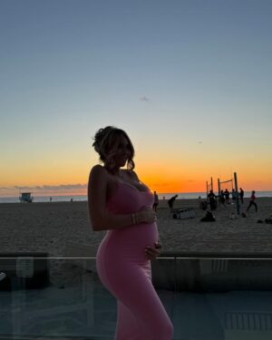 Khloë Terae Instagram - Golden hour is our favorite time of day @fashionnova 🌞 

featured items in size medium:

Ajay maxi dress in sand & pink 

too hot to handle puffer jacket in camel 

#sunsetlover #fashionnova #ad