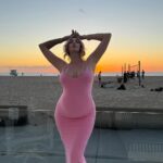 Khloë Terae Instagram - Golden hour is our favorite time of day @fashionnova 🌞 featured items in size medium: Ajay maxi dress in sand & pink too hot to handle puffer jacket in camel #sunsetlover #fashionnova #ad Hermosaa Beachh.<3