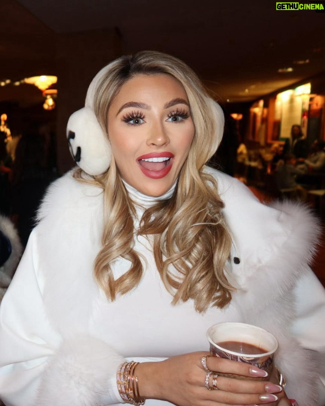 Khloë Terae Instagram – Sugar plum dreaming 🩰 🤍🫶🏼 ️🎀 #27weeks | Gethu Cinema