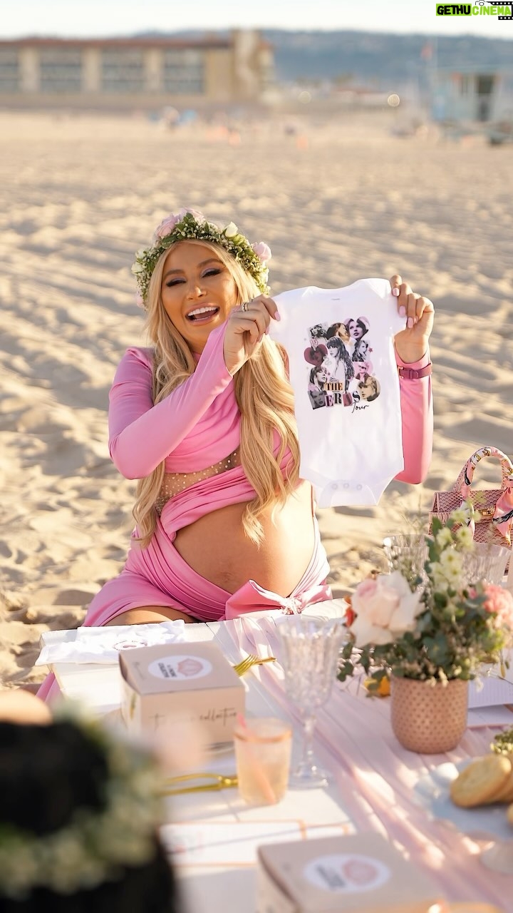 Khloë Terae Instagram - The cutest picnic 🧺🎀✨ Showering Ocean Rose! Thank you @thepicnic.collective for the most beautiful set up for my girlies and I! #thepicniccollective Hermosaa Beachh.<3