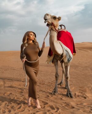 Khloë Terae Instagram - Arabian nights, like Arabian days 🐪 🏜️ 🫶🏼 @fashionnova 

“A Stroll With Me Maxi Dress - Mocha” 

You can have it too... 🤎🤎🤎
Shop @FashionNova CYBER MONDAY 50-95% Off Absolutely EVERYTHING! #AD