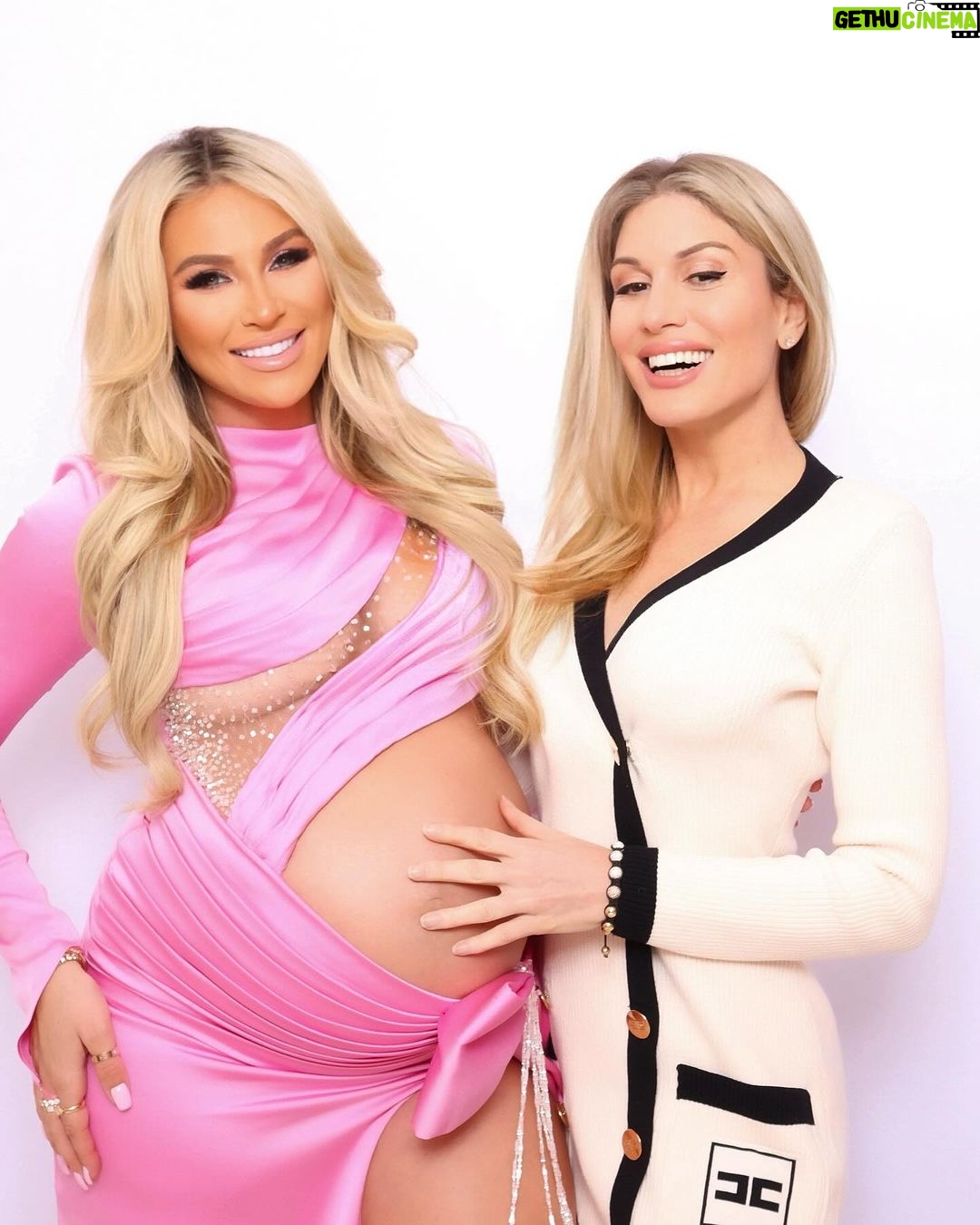 Khloë Terae Instagram - Baby Ocean Rose on board 👶💕👶 @khloe x @hofitgolanofficial Celebrating @khloe baby shower in beautiful #hermosa beach with the ultimate girl squad There together every step of the way through this magical journey. #losangeles #valifornia Special Thanks to Event Coordinator @pritynpinkproductions @Amaranthine.la Floral Arrangements @arakssa Florist @lafleurclose Meat Guy @themeatguyLA Cake @crumbles_patisserie Cookies and Strawberries @chocolatedelightsbyrima Photobooth @gray.photobooth Hermosa Beach, California