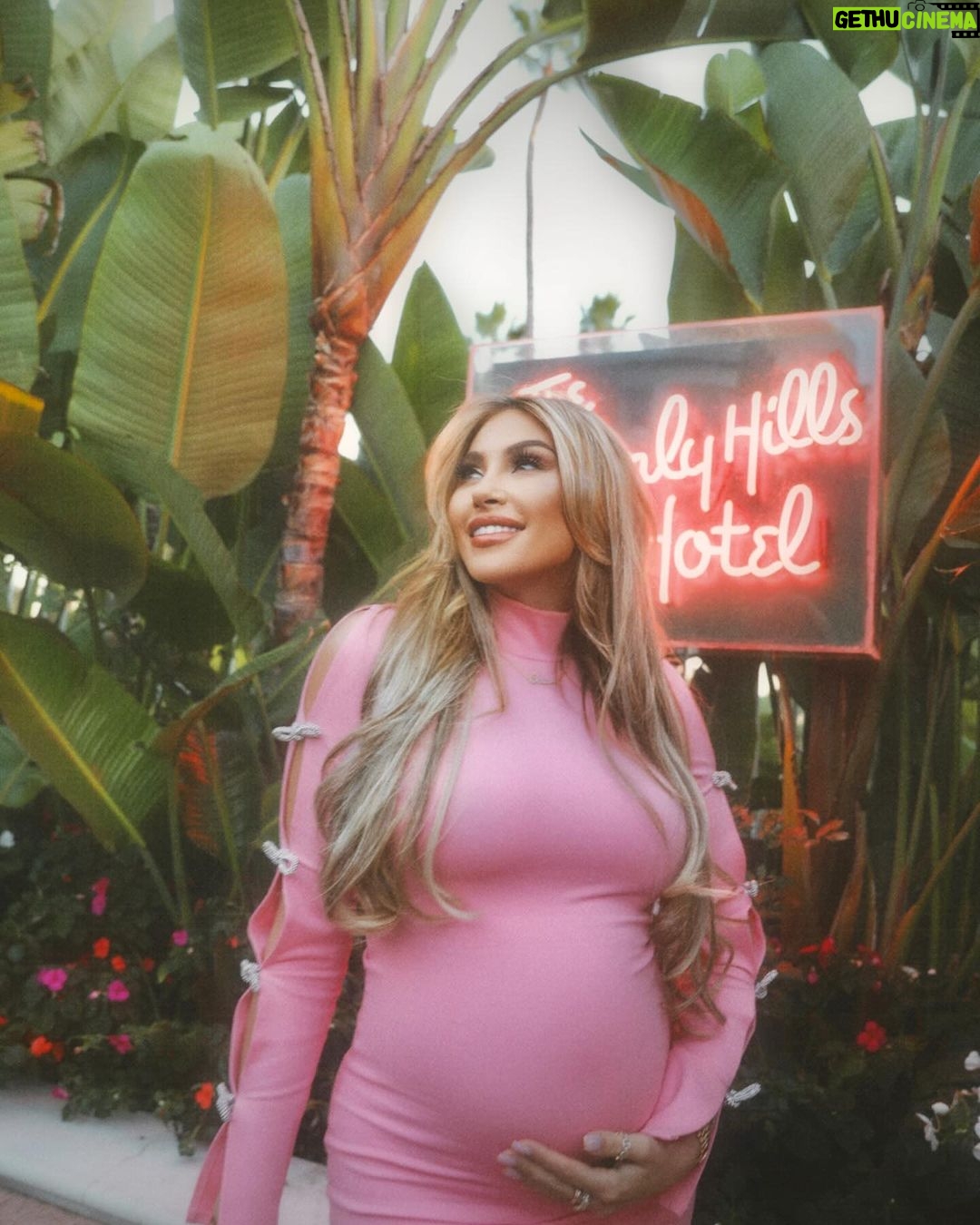 Khloë Terae Instagram - Queen & Princess of Beverly Hills 👸🏼💕🌴 Beverly Hills Hotel